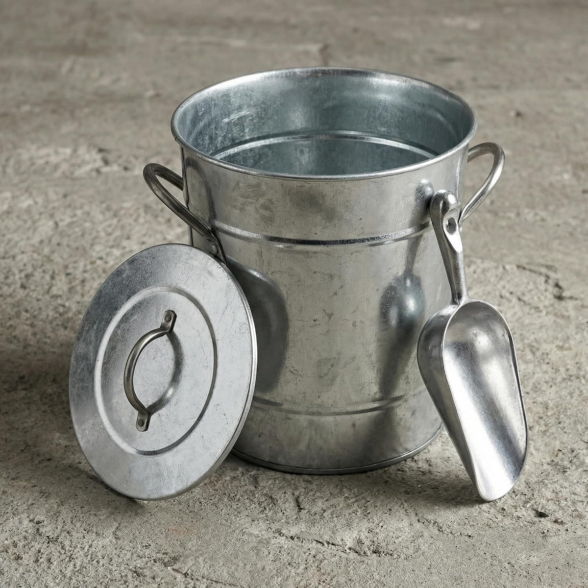 Insulated Ice Bucket with Lid & Scoop – 4L Ice Chiller