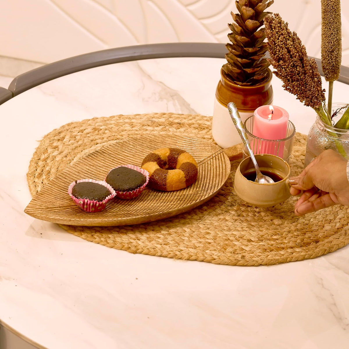 Leaf-Shaped Dried Fruit Tray Creative Snack Dish for Home Practical Serving Plate for Fruits and Snacks Wooden for Living s (38 X 10 X 18 cm)